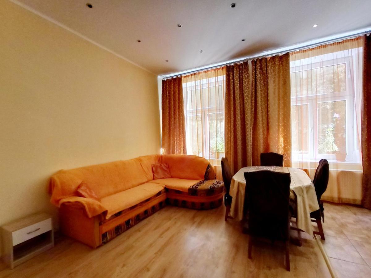 Apartments Iris การ์โลวีวารี ภายนอก รูปภาพ